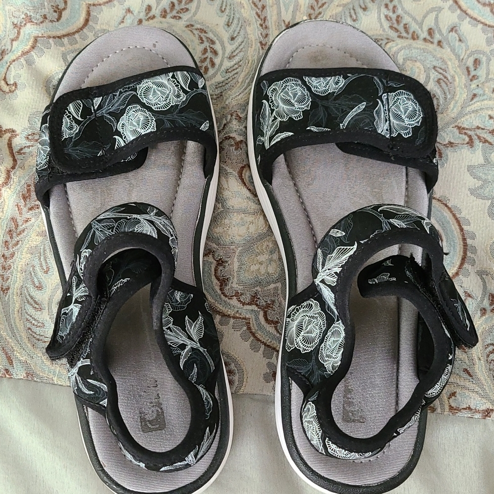Ryka Velcro sandles size 6.5